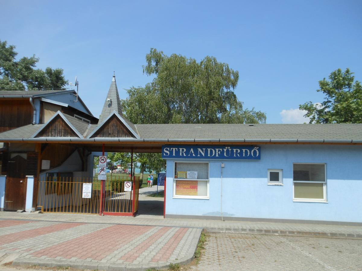 Cozy Family Cottage At The Lake Siófok Exterior foto