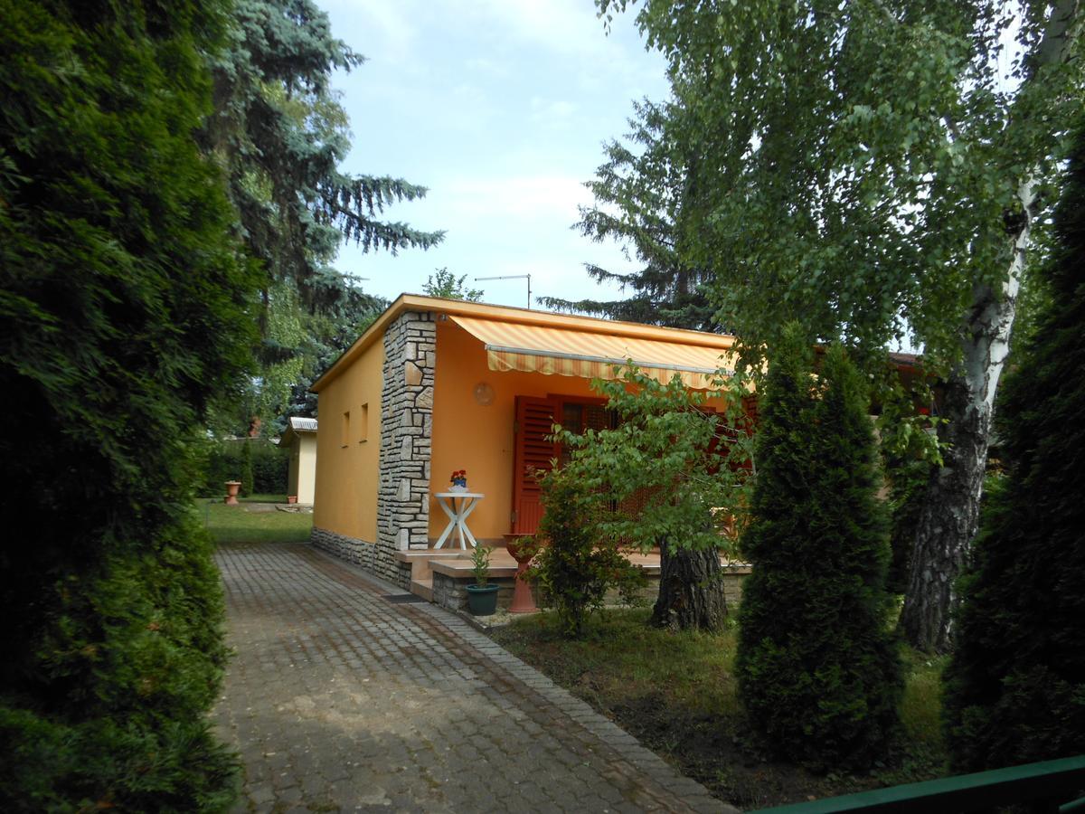 Cozy Family Cottage At The Lake Siófok Exterior foto